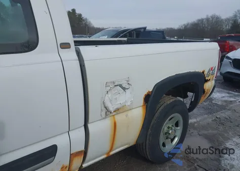 2004 Chevrolet Silverado 1500 Work Truck z USA, uszkodzony, nr VIN 2GCEK19T641143922